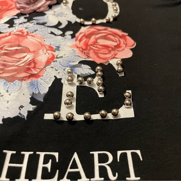 MAYBE Wang black top with love forever heart printed on front size small - Picture 6 of 10